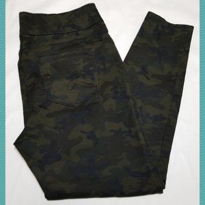 Jordache NWT Camo Print High Rise Pull On Leggings